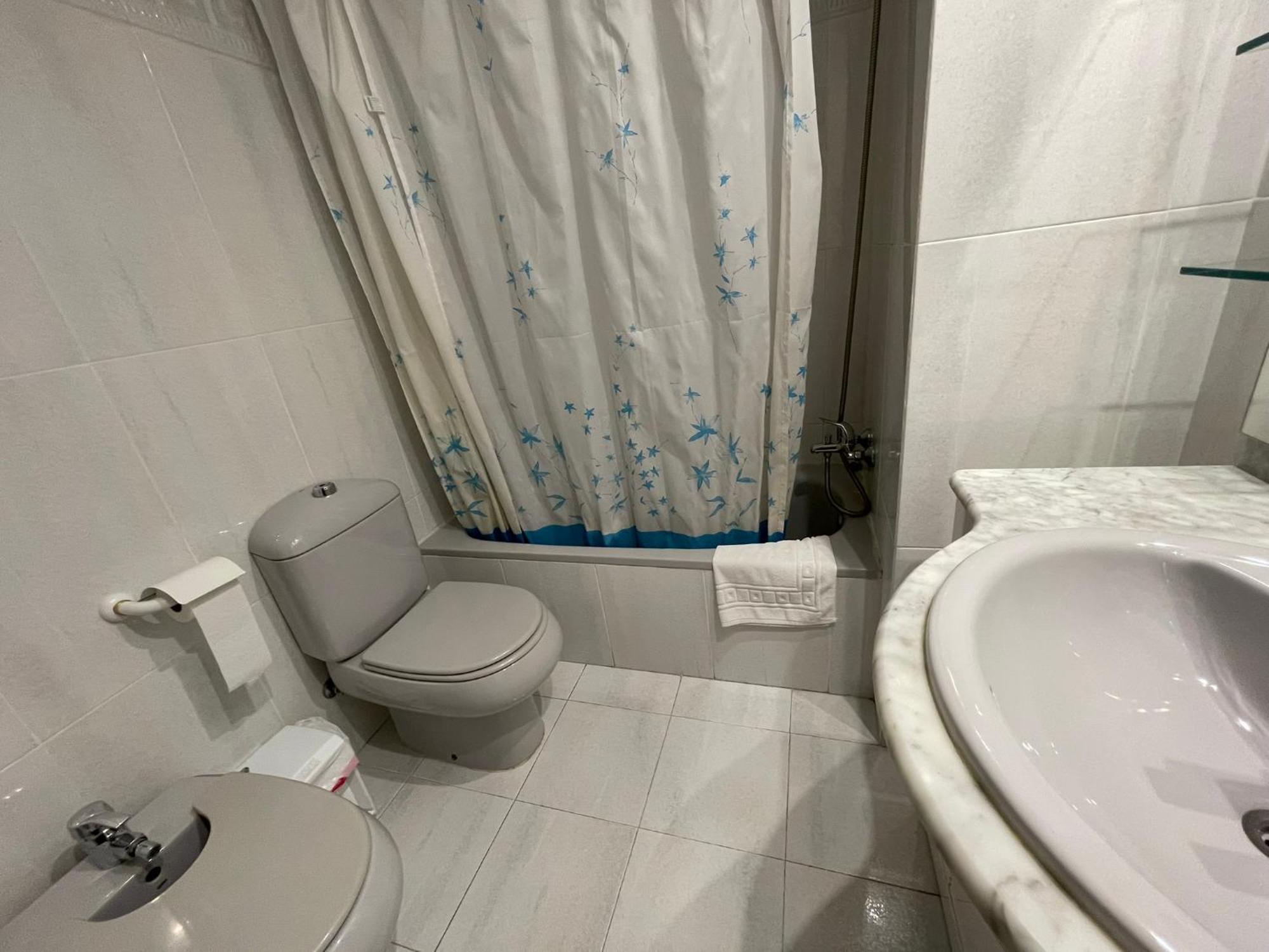 Vivienda Familiar Junto Plaza Toros De *